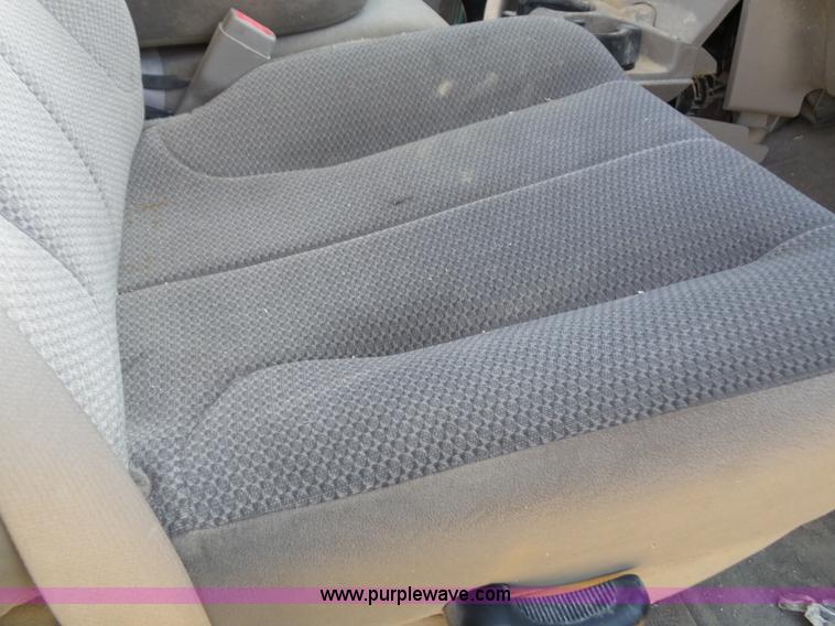 image for item J4004 2004 Dodge Ram 1500 Quad Cab pickup truck