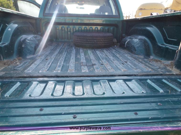 image for item J4004 2004 Dodge Ram 1500 Quad Cab pickup truck