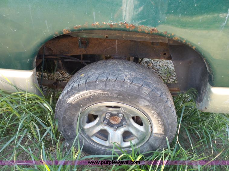 image for item J4004 2004 Dodge Ram 1500 Quad Cab pickup truck