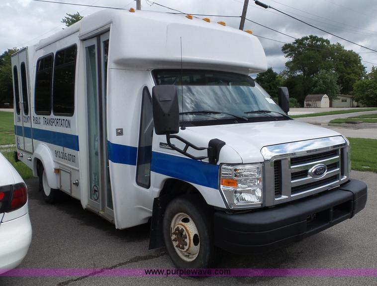 image for item J4006 2010 Ford Econoline E350 shuttle bus