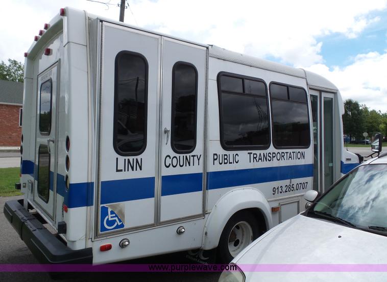 image for item J4006 2010 Ford Econoline E350 shuttle bus