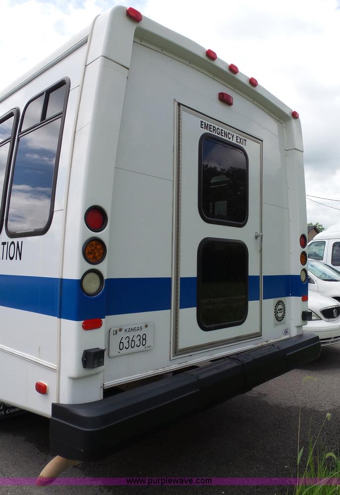 image for item J4006 2010 Ford Econoline E350 shuttle bus