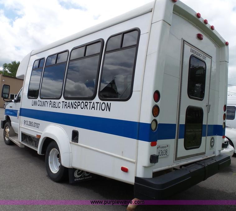 image for item J4006 2010 Ford Econoline E350 shuttle bus