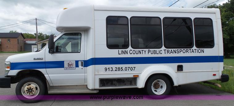 image for item J4006 2010 Ford Econoline E350 shuttle bus