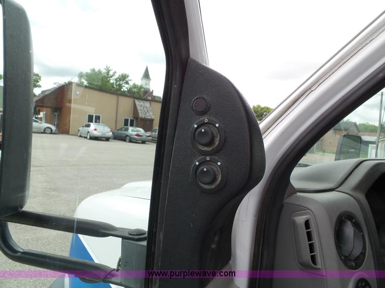 image for item J4006 2010 Ford Econoline E350 shuttle bus