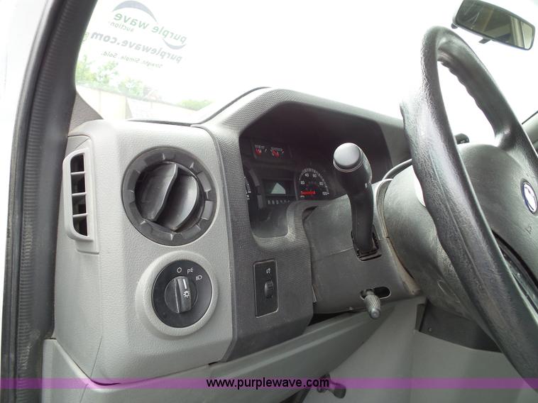 image for item J4006 2010 Ford Econoline E350 shuttle bus