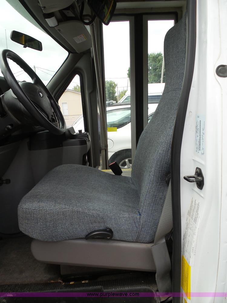 image for item J4006 2010 Ford Econoline E350 shuttle bus