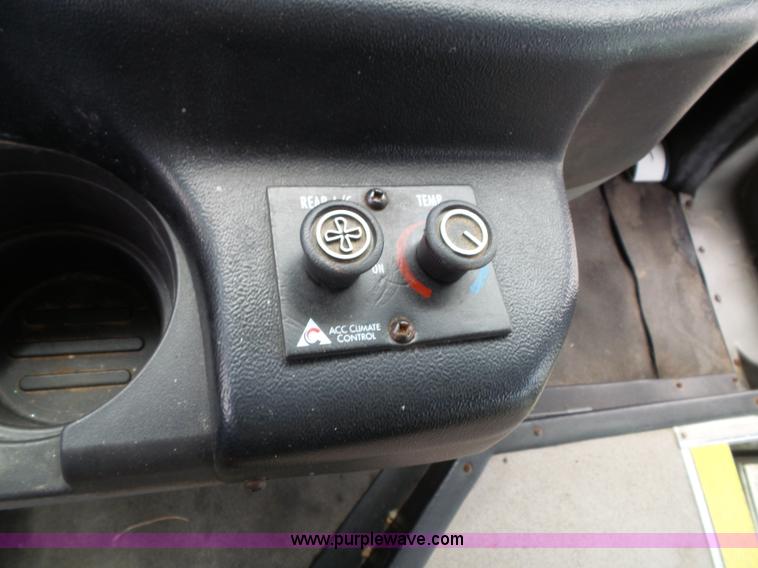 image for item J4006 2010 Ford Econoline E350 shuttle bus