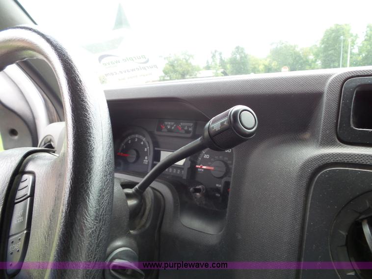 image for item J4006 2010 Ford Econoline E350 shuttle bus