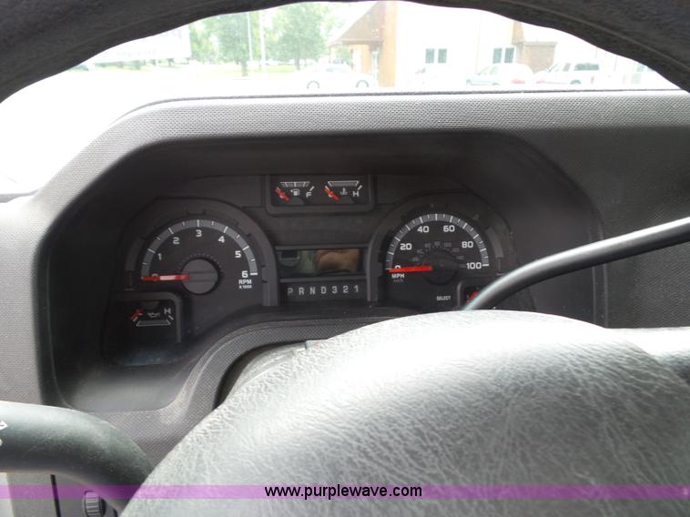 image for item J4006 2010 Ford Econoline E350 shuttle bus