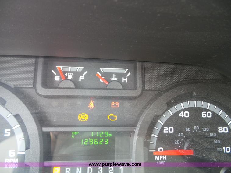 image for item J4006 2010 Ford Econoline E350 shuttle bus