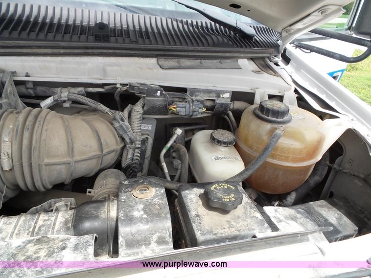 image for item J4006 2010 Ford Econoline E350 shuttle bus