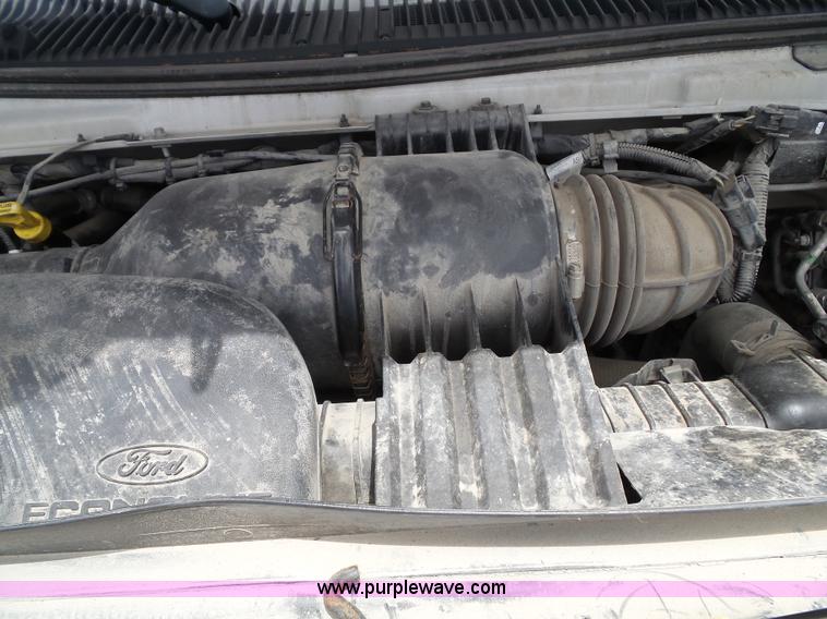 image for item J4006 2010 Ford Econoline E350 shuttle bus