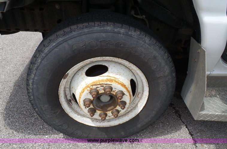 image for item J4006 2010 Ford Econoline E350 shuttle bus