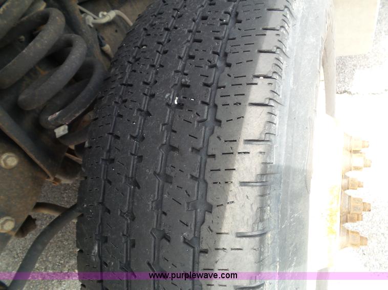 image for item J4006 2010 Ford Econoline E350 shuttle bus