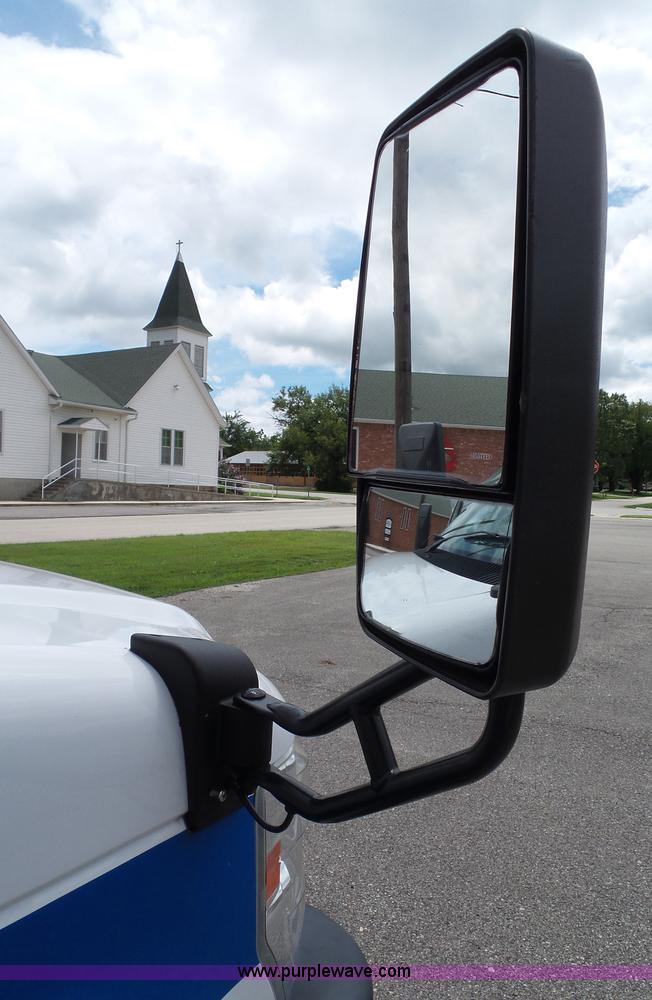 image for item J4006 2010 Ford Econoline E350 shuttle bus