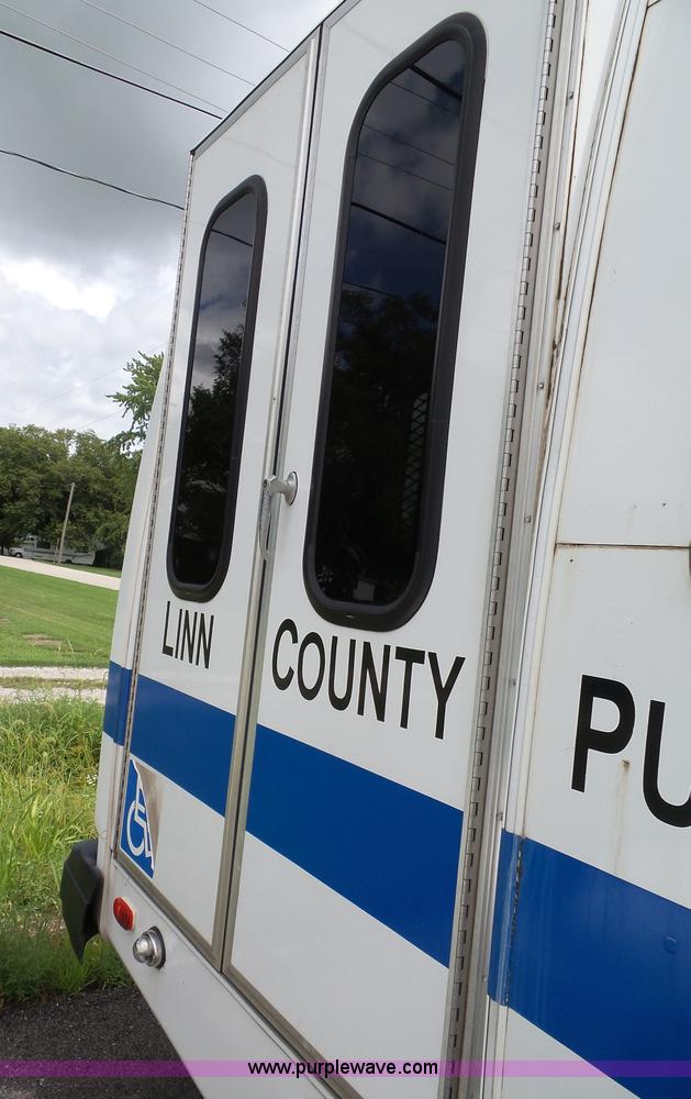 image for item J4006 2010 Ford Econoline E350 shuttle bus