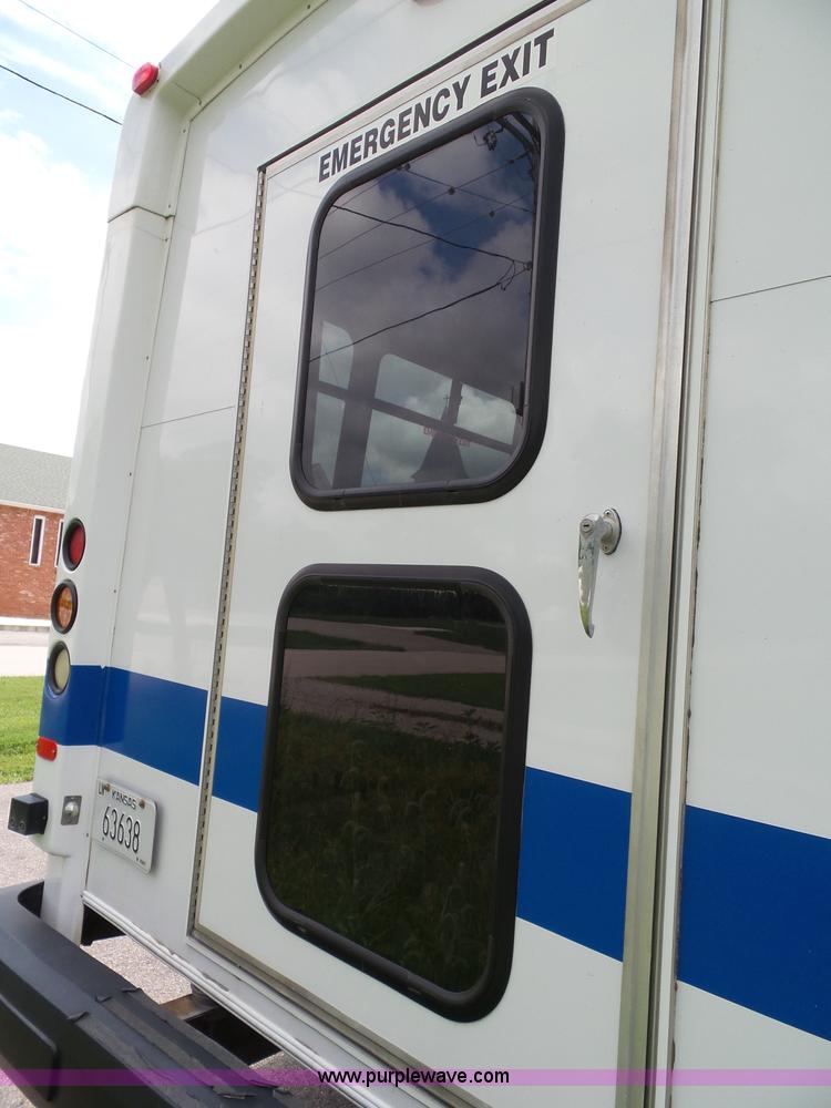 image for item J4006 2010 Ford Econoline E350 shuttle bus