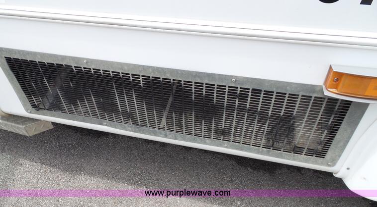 image for item J4006 2010 Ford Econoline E350 shuttle bus