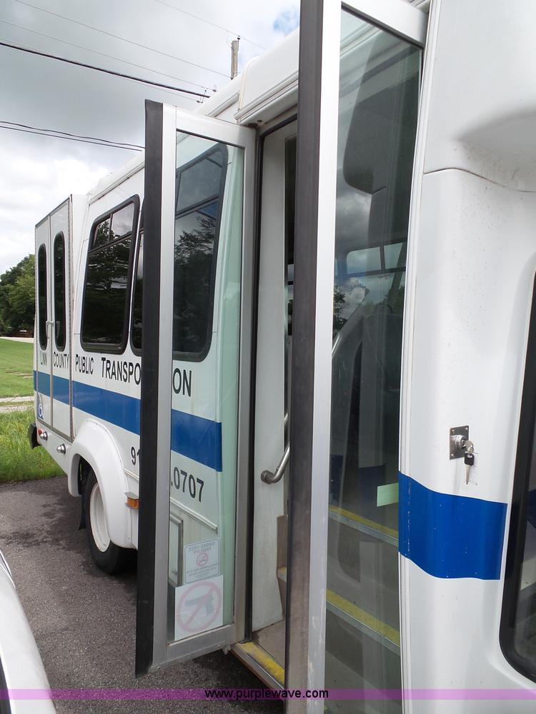 image for item J4006 2010 Ford Econoline E350 shuttle bus