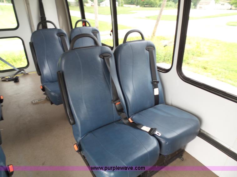 image for item J4006 2010 Ford Econoline E350 shuttle bus