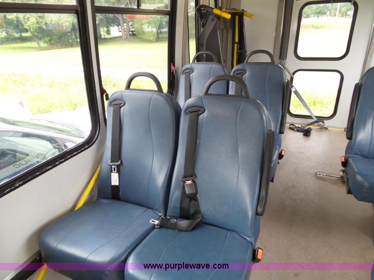 image for item J4006 2010 Ford Econoline E350 shuttle bus