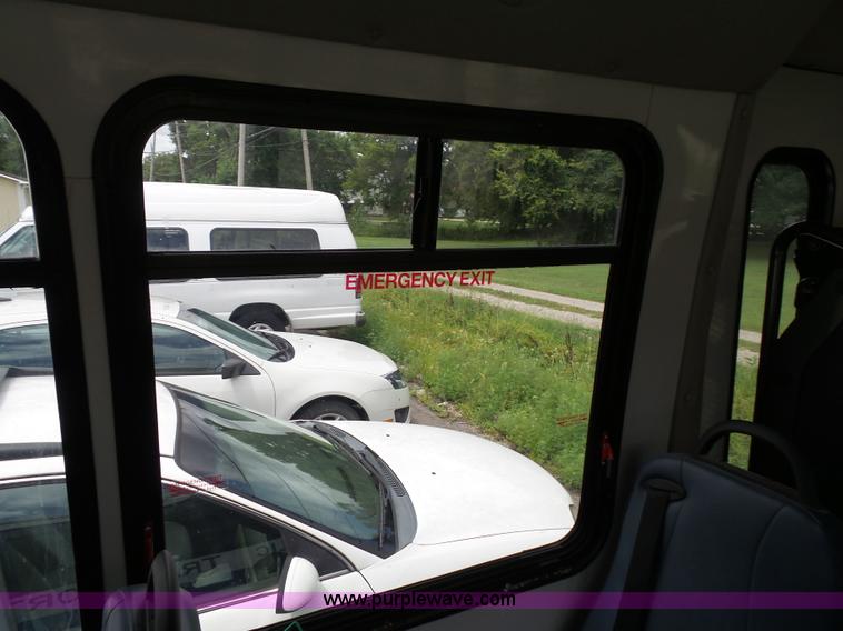 image for item J4006 2010 Ford Econoline E350 shuttle bus