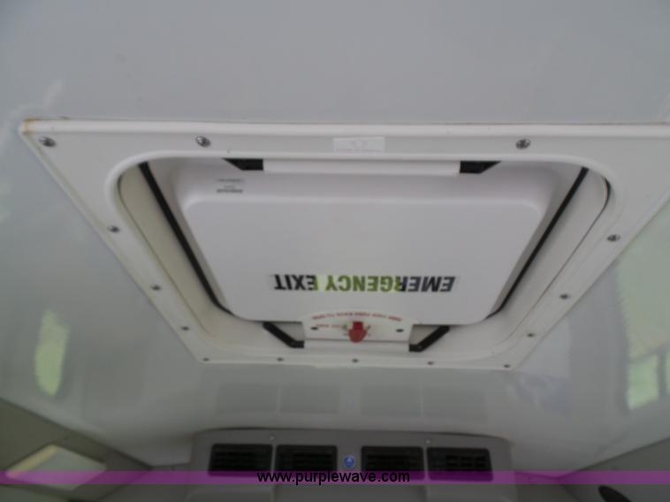 image for item J4006 2010 Ford Econoline E350 shuttle bus