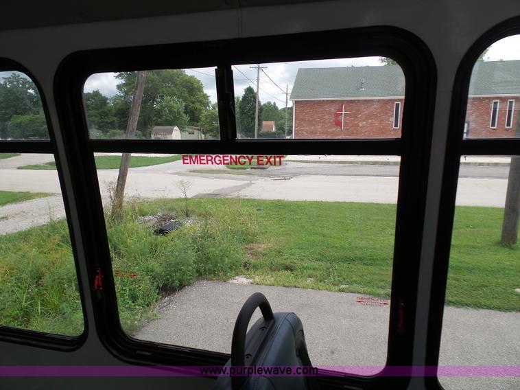 image for item J4006 2010 Ford Econoline E350 shuttle bus