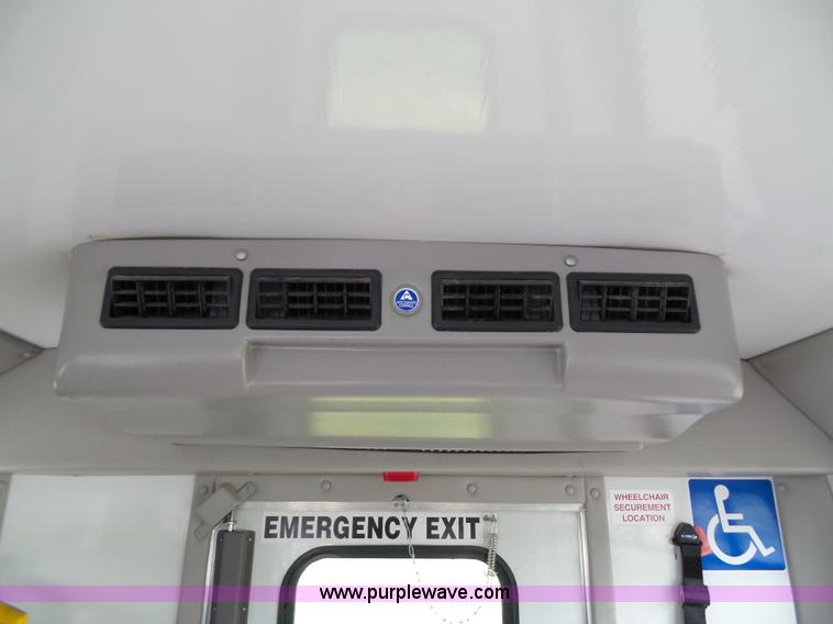 image for item J4006 2010 Ford Econoline E350 shuttle bus