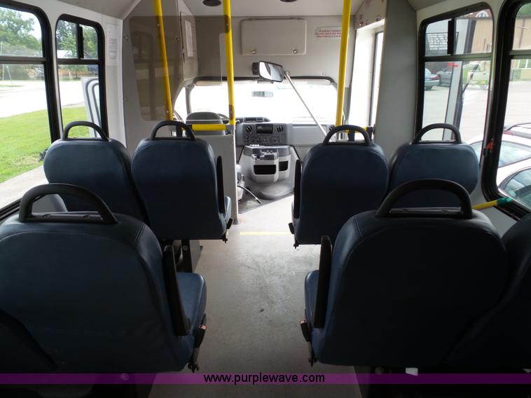image for item J4006 2010 Ford Econoline E350 shuttle bus