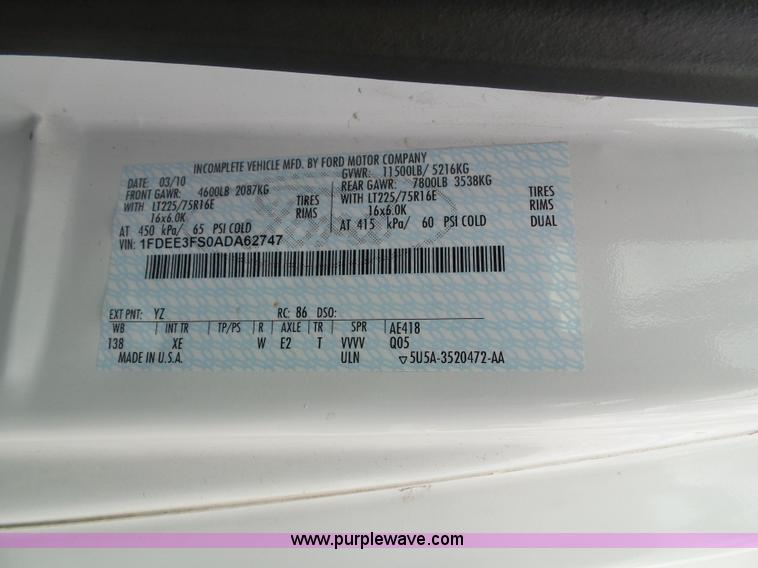 image for item J4006 2010 Ford Econoline E350 shuttle bus