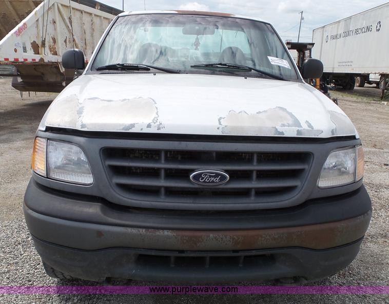 image for item J4026 2001 Ford F150 XL truck cab and chassis