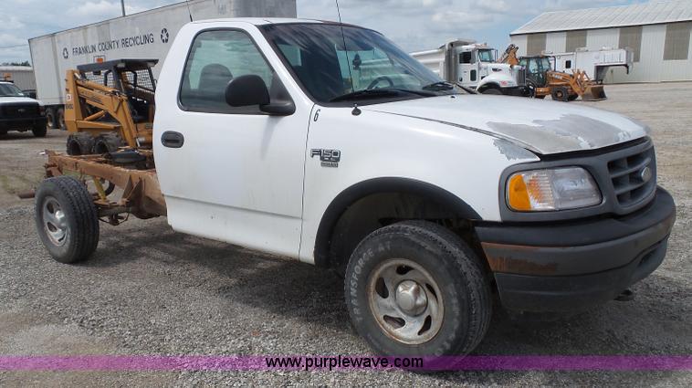 image for item J4026 2001 Ford F150 XL truck cab and chassis