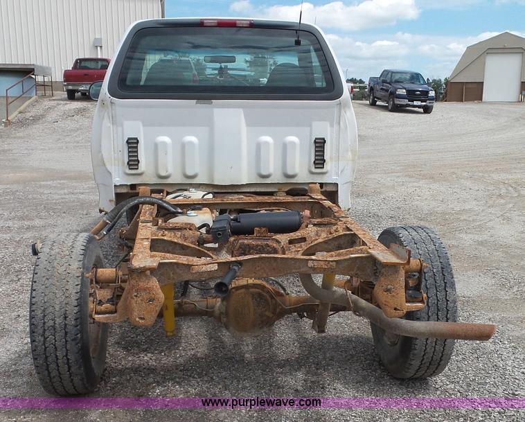 image for item J4026 2001 Ford F150 XL truck cab and chassis