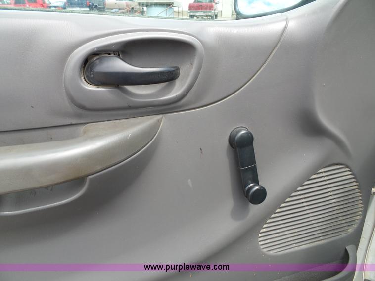 image for item J4026 2001 Ford F150 XL truck cab and chassis