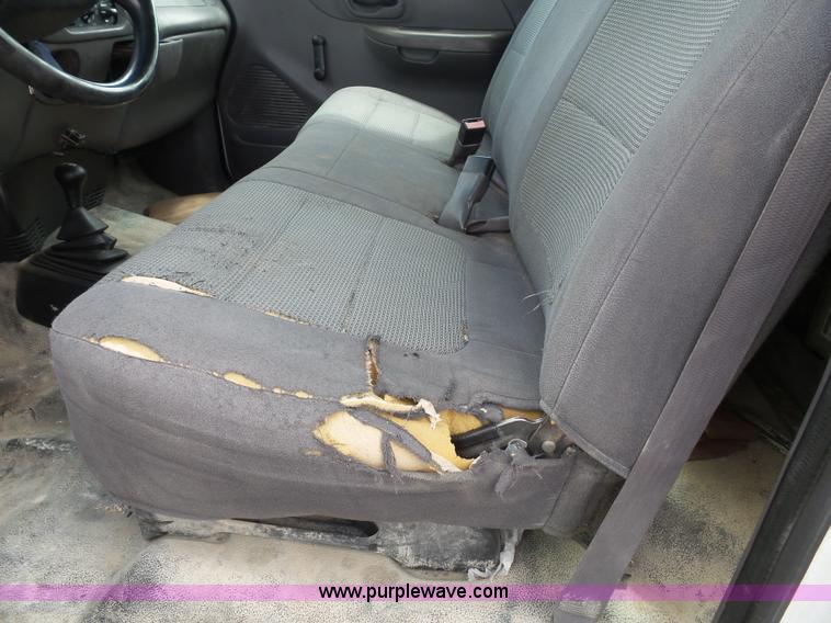 image for item J4026 2001 Ford F150 XL truck cab and chassis