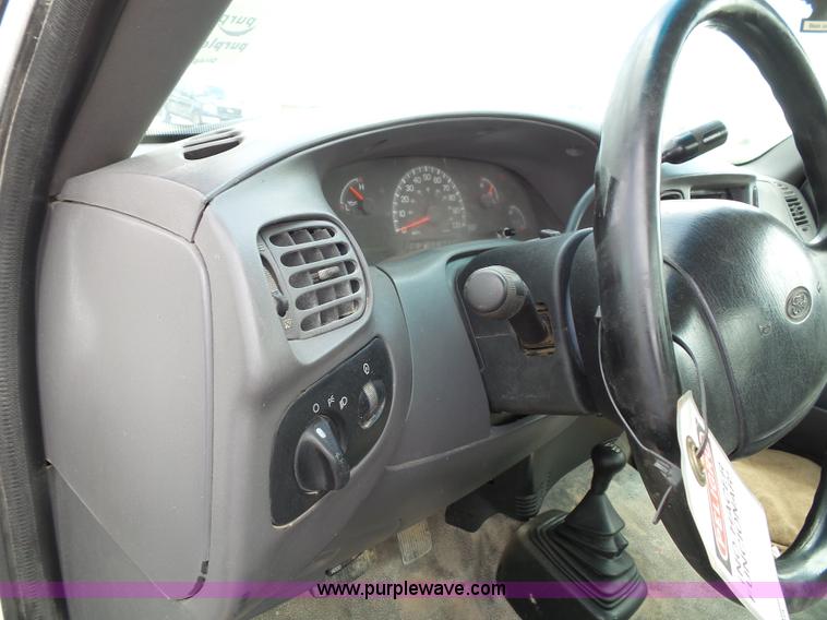 image for item J4026 2001 Ford F150 XL truck cab and chassis