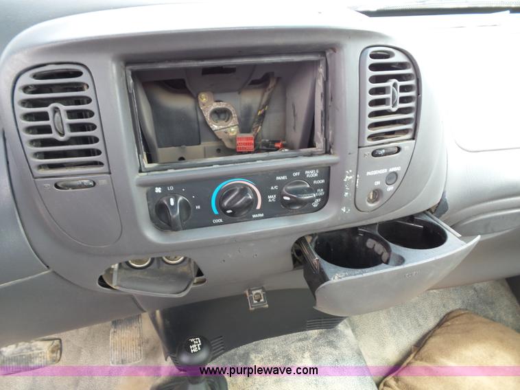 image for item J4026 2001 Ford F150 XL truck cab and chassis