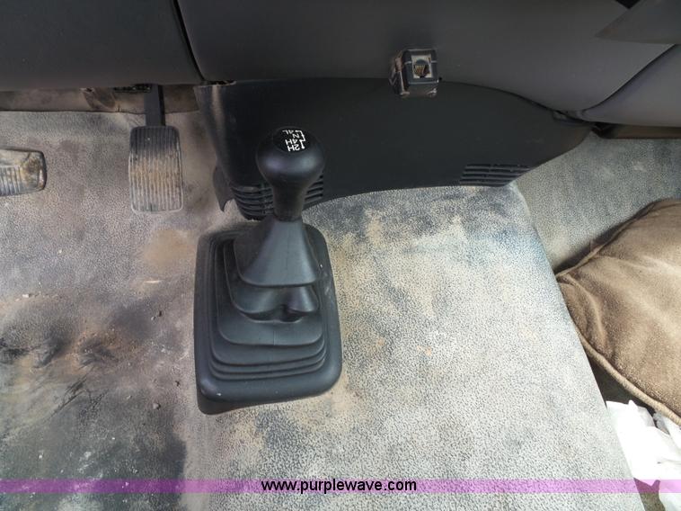 image for item J4026 2001 Ford F150 XL truck cab and chassis