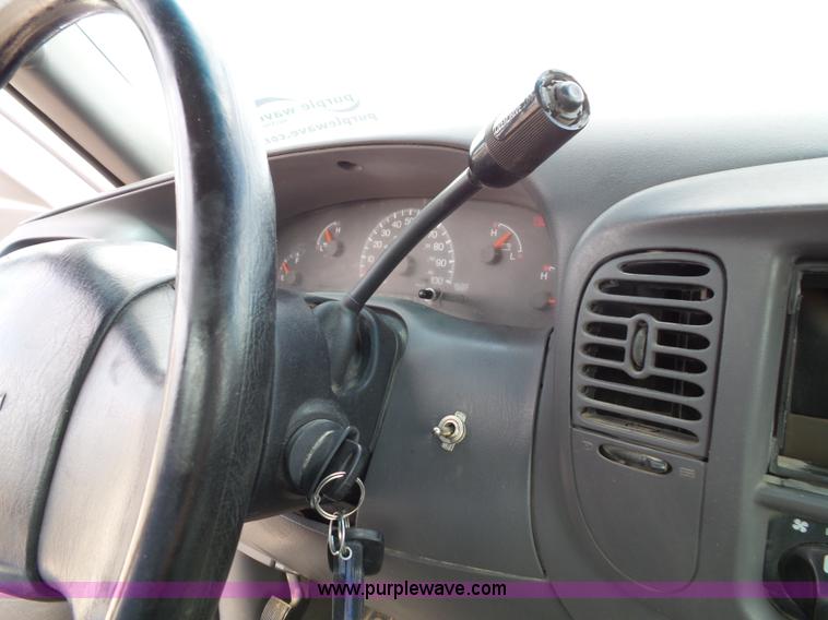 image for item J4026 2001 Ford F150 XL truck cab and chassis