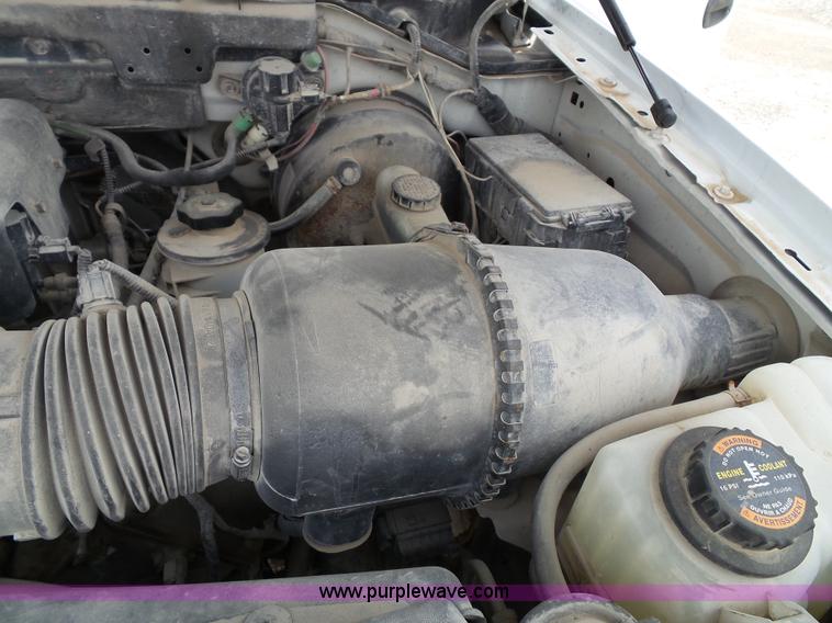 image for item J4026 2001 Ford F150 XL truck cab and chassis