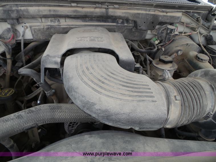 image for item J4026 2001 Ford F150 XL truck cab and chassis