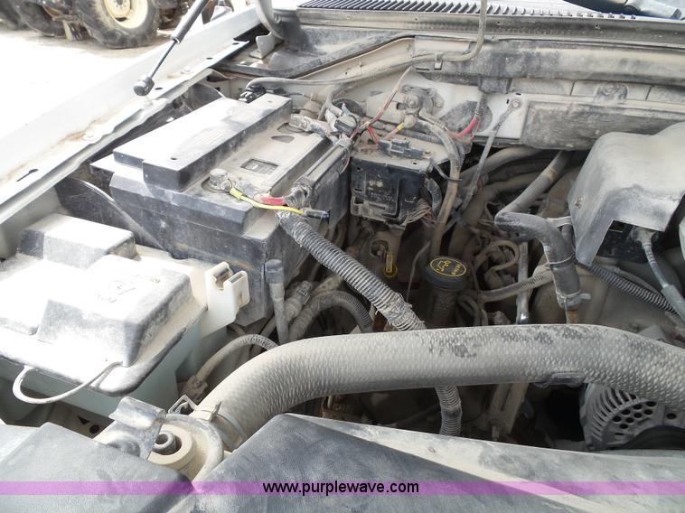 image for item J4026 2001 Ford F150 XL truck cab and chassis