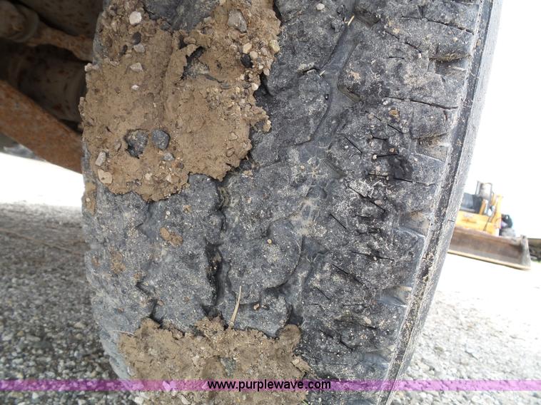 image for item J4026 2001 Ford F150 XL truck cab and chassis