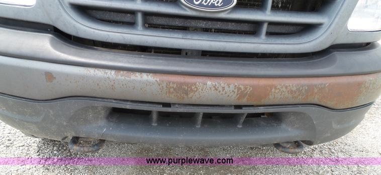 image for item J4026 2001 Ford F150 XL truck cab and chassis