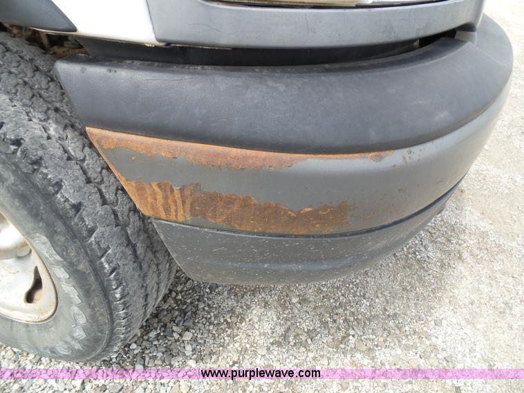 image for item J4026 2001 Ford F150 XL truck cab and chassis