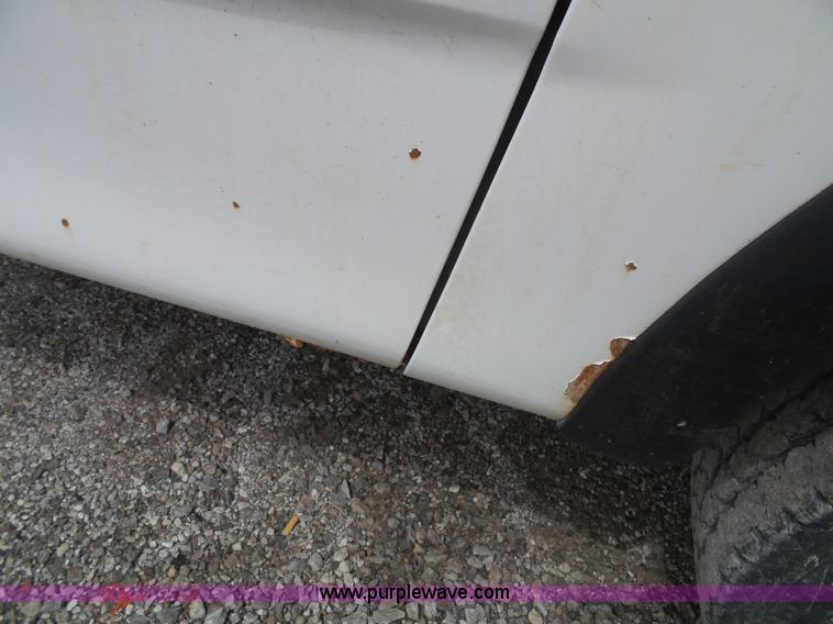 image for item J4026 2001 Ford F150 XL truck cab and chassis