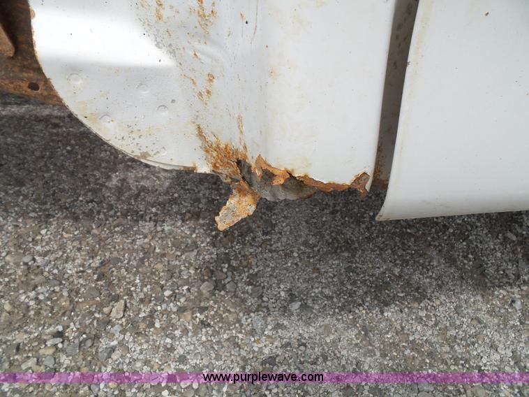 image for item J4026 2001 Ford F150 XL truck cab and chassis