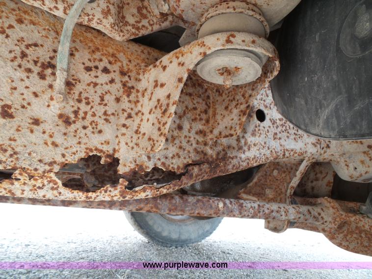 image for item J4026 2001 Ford F150 XL truck cab and chassis